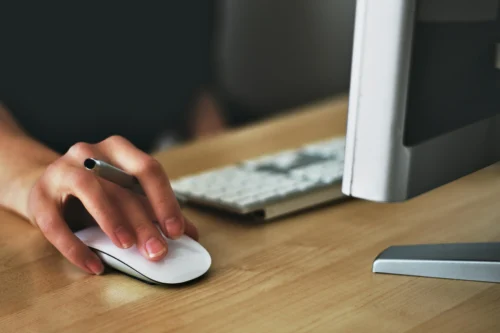 Filipino jobseeker using ChatGPT