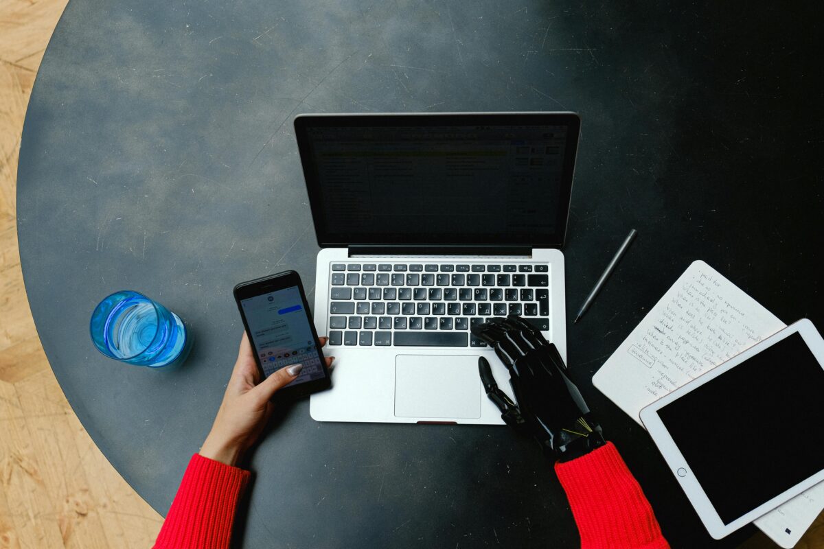 AI Working and human working on a laptop